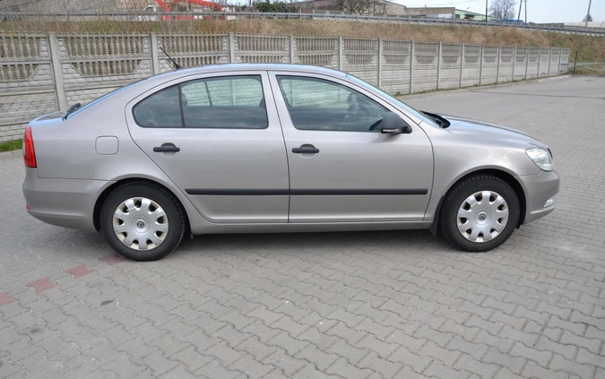 Skoda Octavia cena 20000 przebieg: 187000, rok produkcji 2011 z Pińczów małe 191